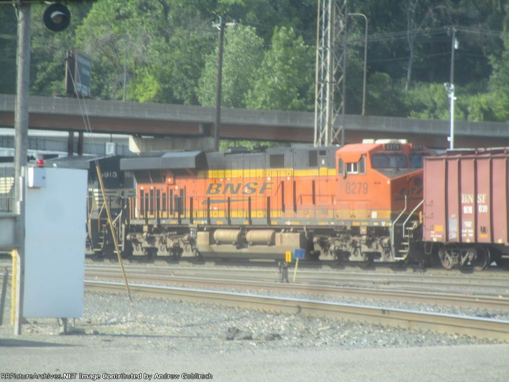 BNSF 8279